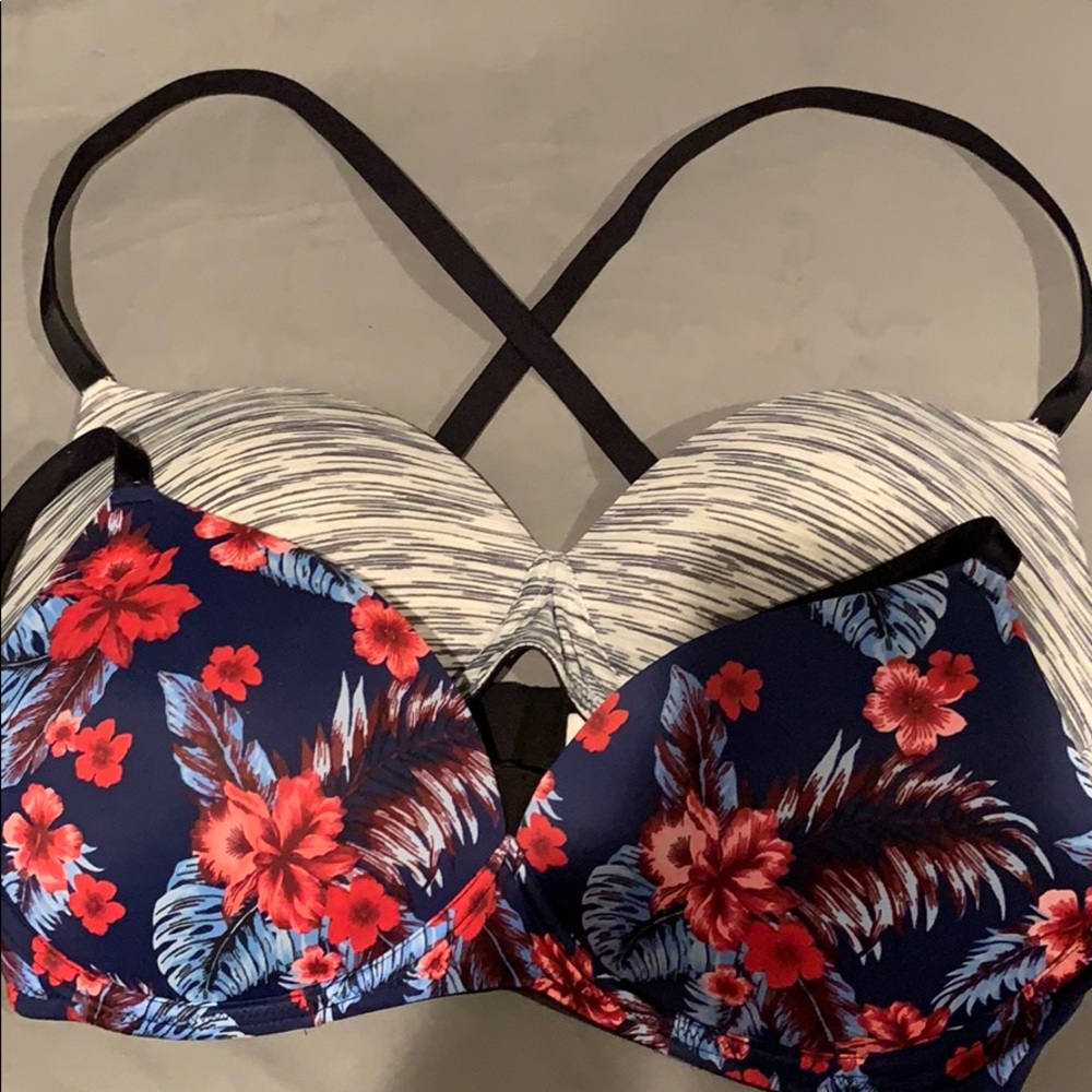 2 VS PINK Wireless Push-up Bras